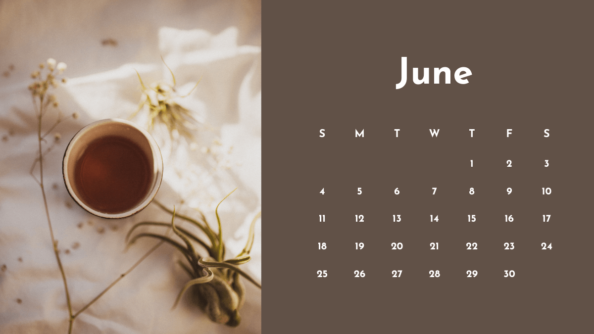 June Screensaver Calendar Wallpaper